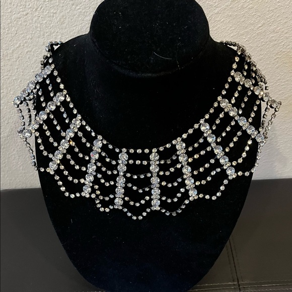 Jewelry - Rhinestone crystal-like statement collar necklace.